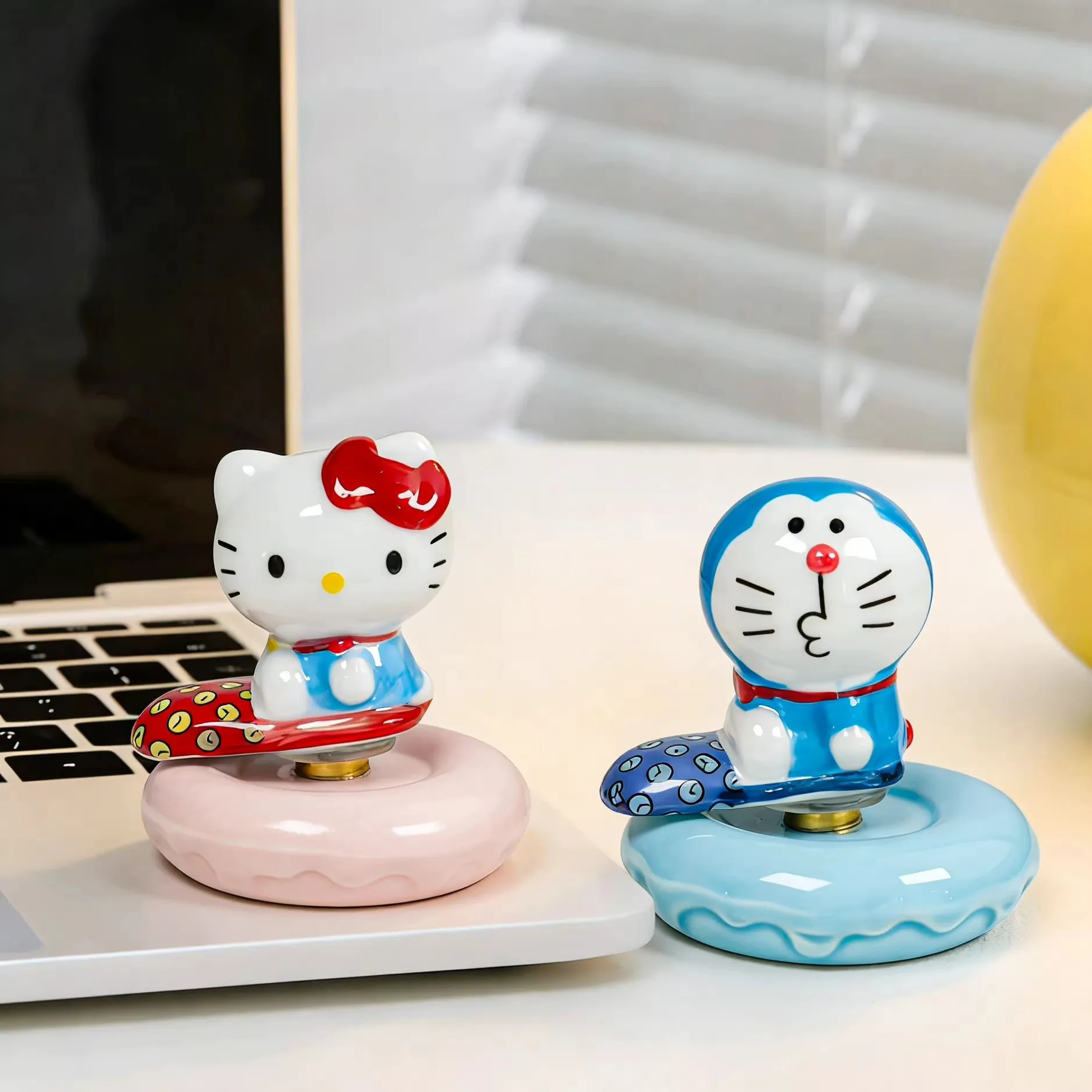 HelloKitty Jingdezhen Ceramic Shake Ornament, Cartoon Desktop Decoration, Cute Hello Kitty Gift for Car Interior