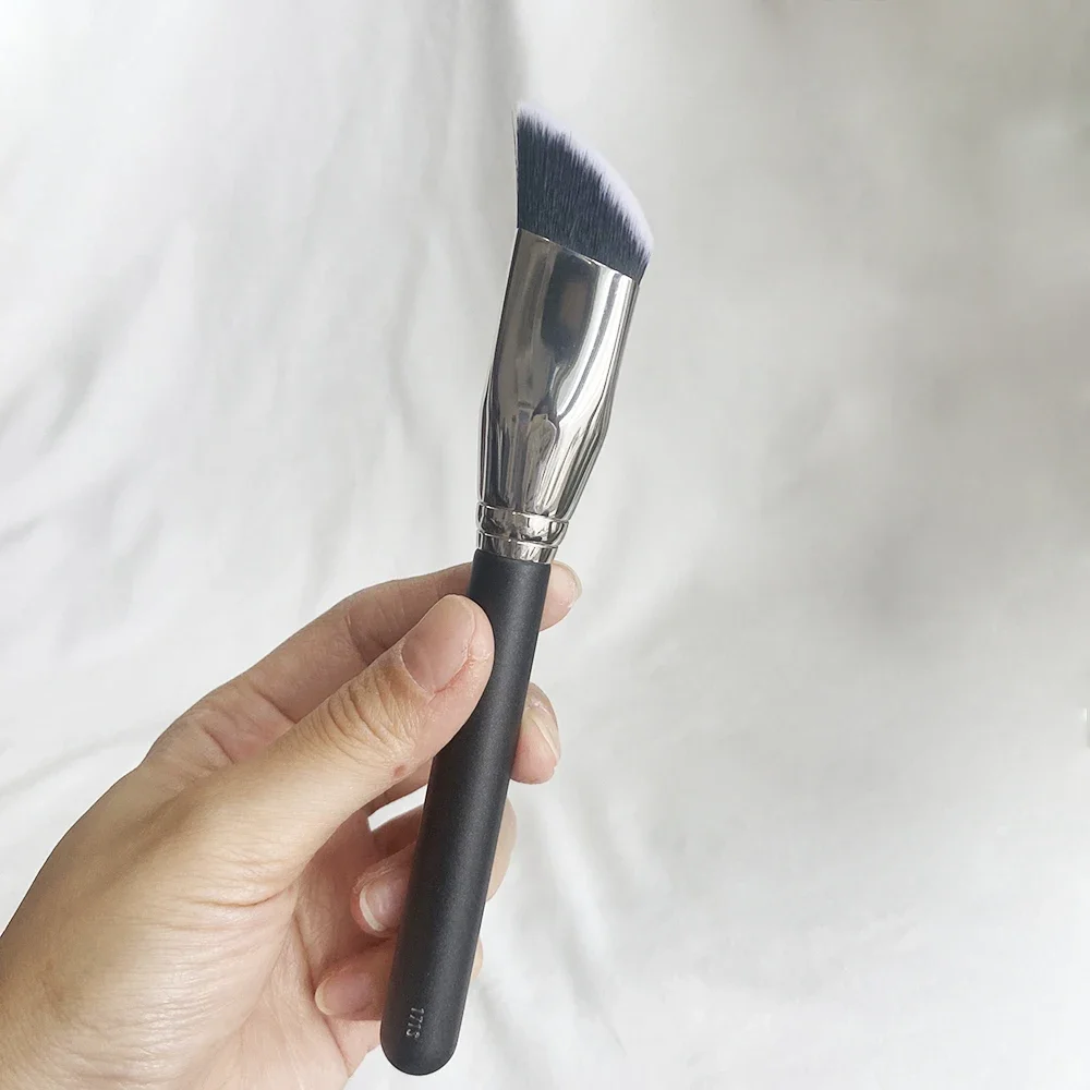 Wedge Smooth Edge All Over Face Foundation Brush Dense Synthetic Hair Professional Cosmetic Brush for liquids and cream