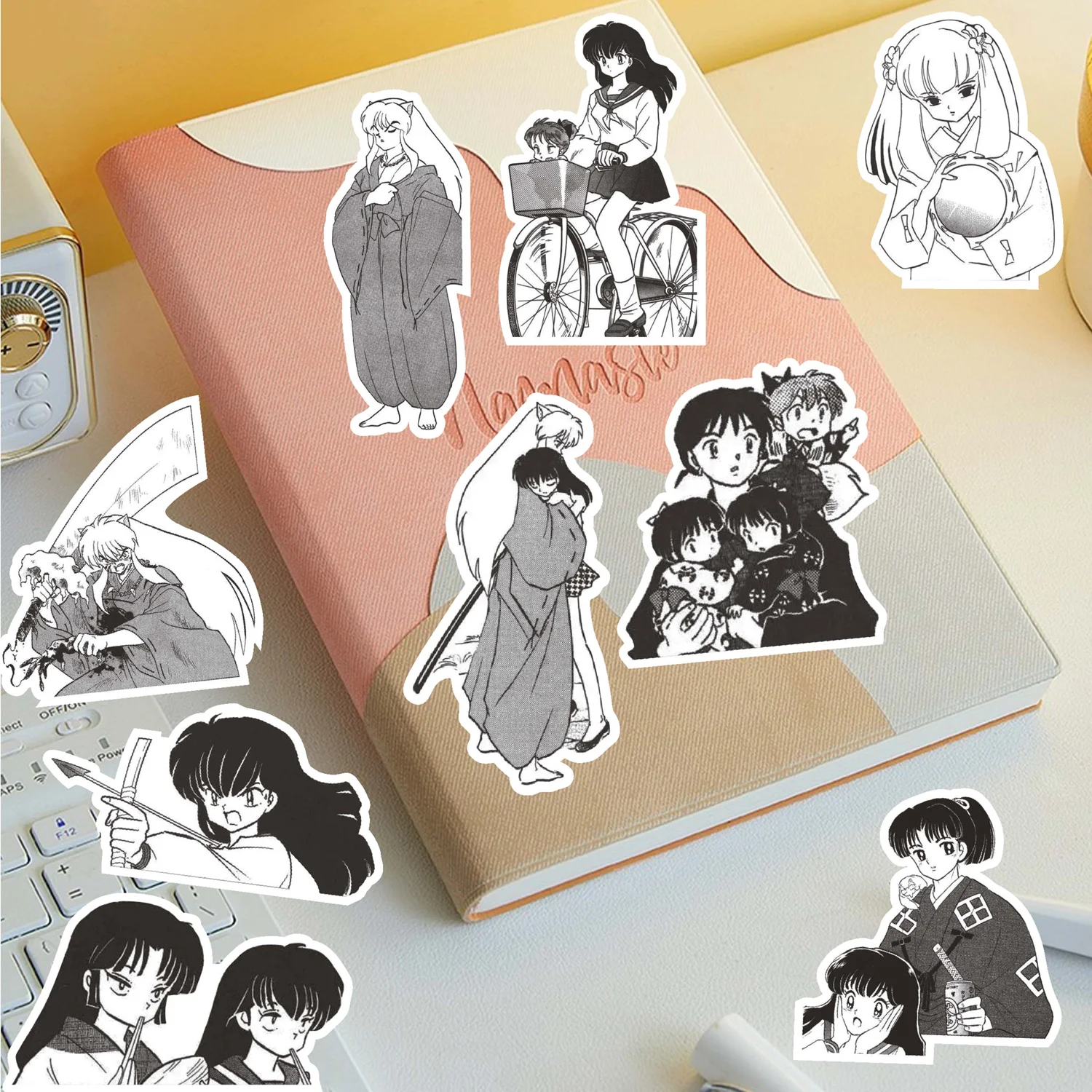 Inuyasha stiker buku gambar hitam dan putih, stiker dekorasi buku pegangan grafiti papan luncur, cangkir air ponsel DIY 65 buah