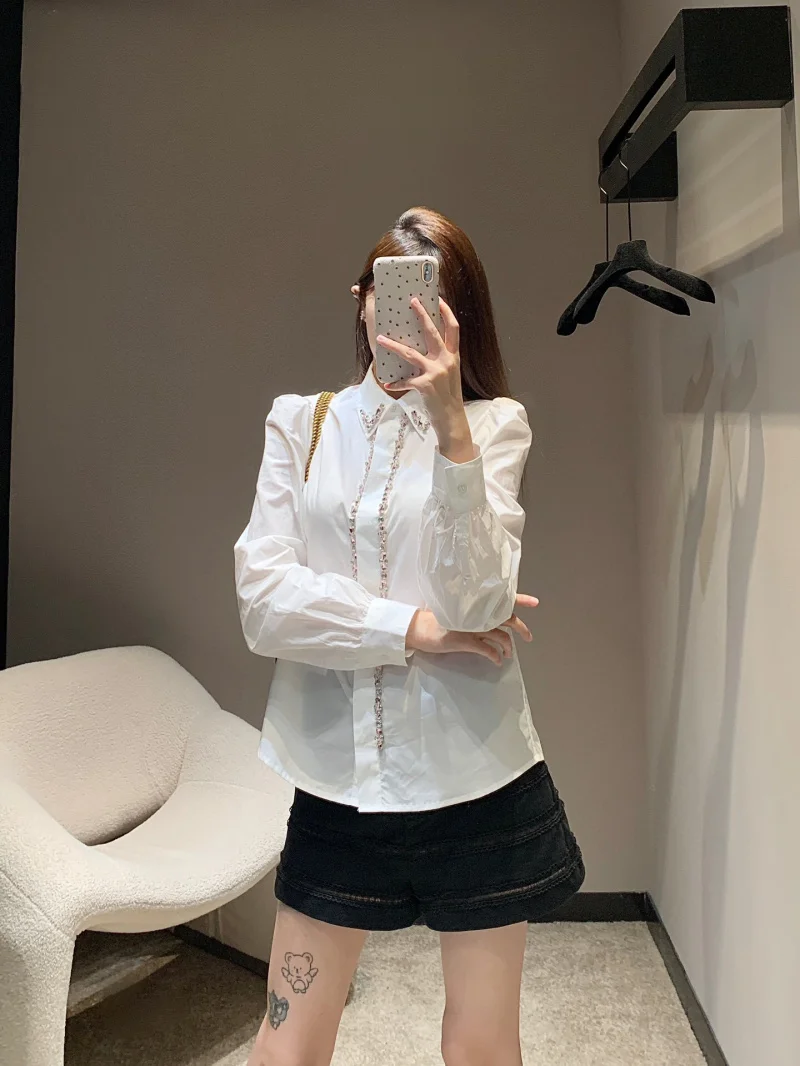 

Mingyuan Ms. Fan's shirt is fashionable, trendy, exquisite, and exudes a slimming and beaded long sleeved top with edging