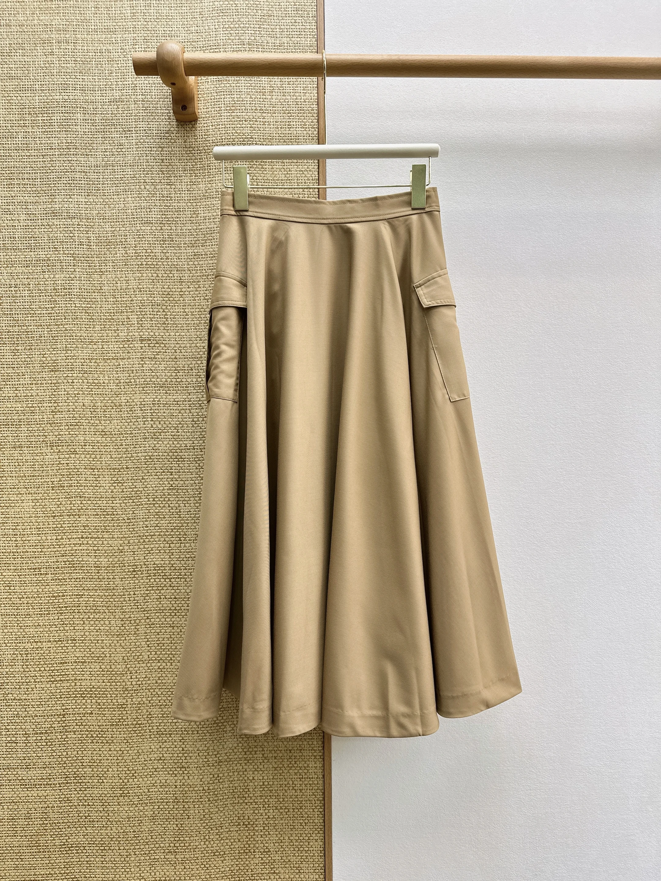 2026 spring/summer new workwear with wind side buckle mid length skirt