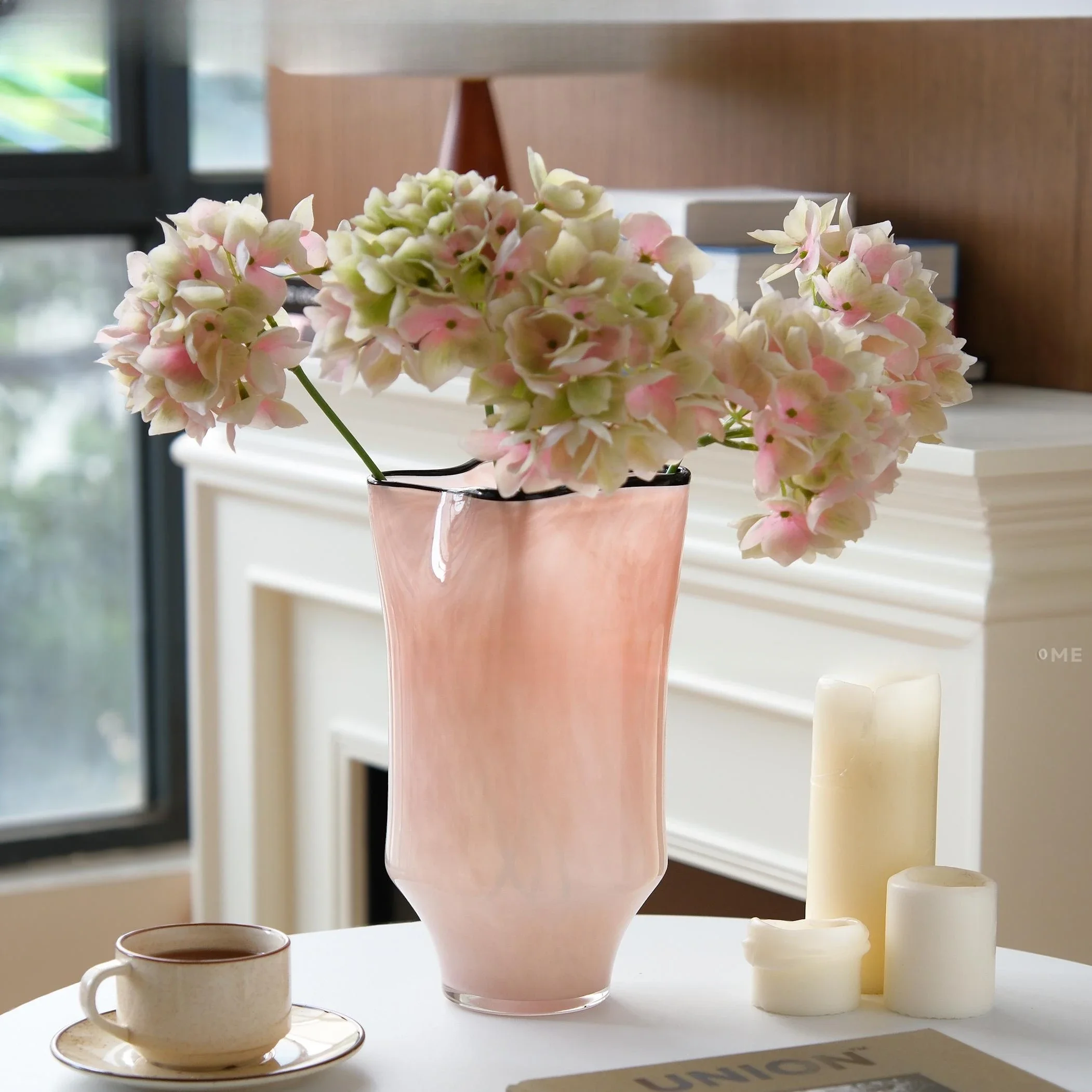 

Gentle jade pink black edge wrinkles, large diameter glazed glass vase, living room entrance flower arrangement