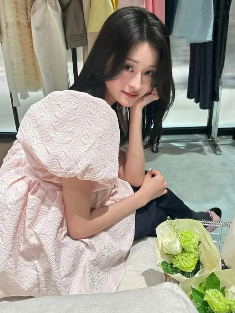 

Стильная футболка Sweet Style B-Brand с круглым вырезом, рельефной текстурой, рукавами-фонариками, коротким рукавом, из полиэстера, свободного кроя, повседневная.