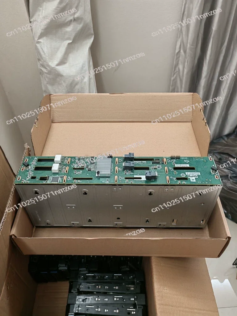12-bit hard disk cage, supports hot-swappable sas SATA hard disk, with expansion chip