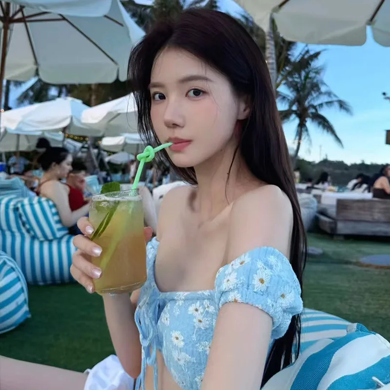 

Новый модный комплект бикини из 3 предметов в стиле Pure Desire: свежий и нежный раздельный купальник для девочек, идеально подходящий для отдыха на море и пляжных каникул.