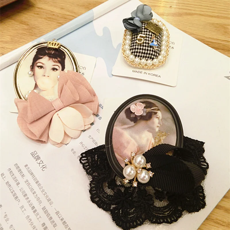 أنيقة المرأة القوس خمر منقوشة بروش شارات الجمال النساء اللؤلؤ الكلاسيكية رائعة اكسسوارات دبابيس سيدة العصرية الصدار دبابيس