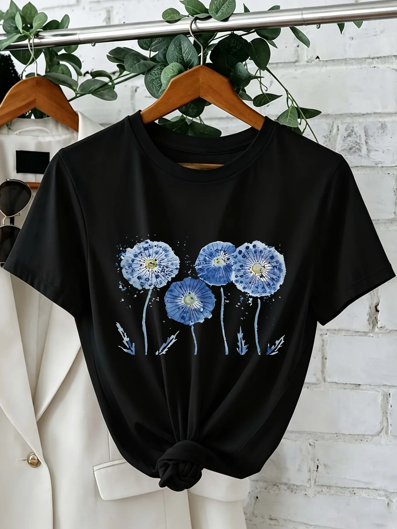 Women's New T-Shirt Fresh Natural Artistic Hand Painted Blue Watercolor Dandelion Print Casual Comfortable T-Shirt Cheap Clothes