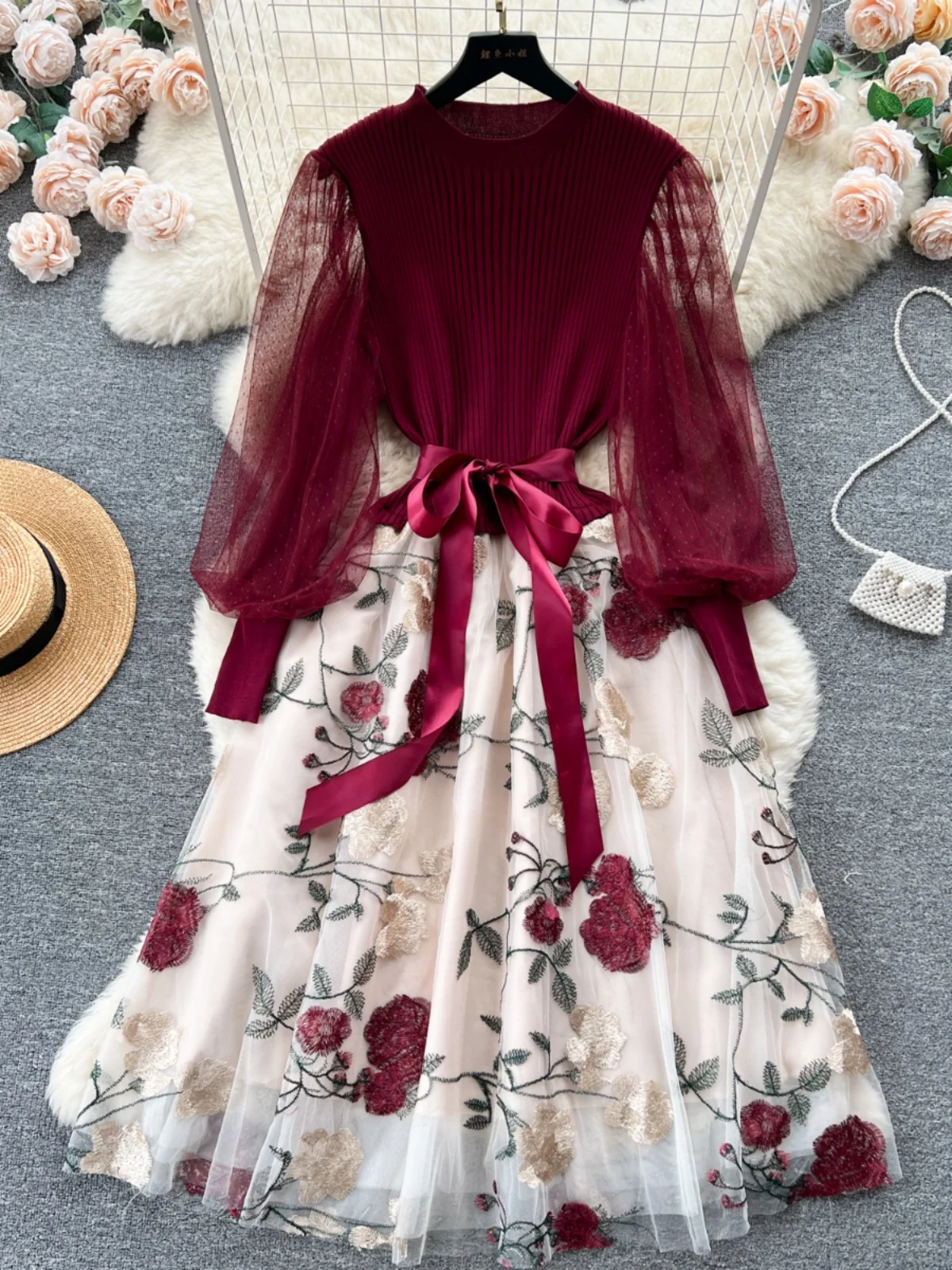 

French Light Luxury Dress 2025 Knit Mesh Embroidered Tulle Tie Waist Slimming Fairy Elegant Lady Style Women's Fashion Outfit