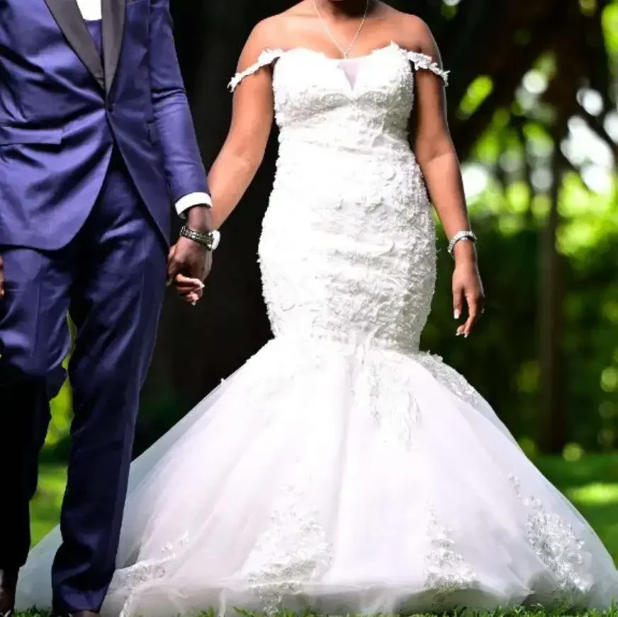 Customized Customize Elegant Sleeveless Africa Mermaid Wedding Dress Fashion Applique Lace Flower Plus Size Fish Tail Bride 2024