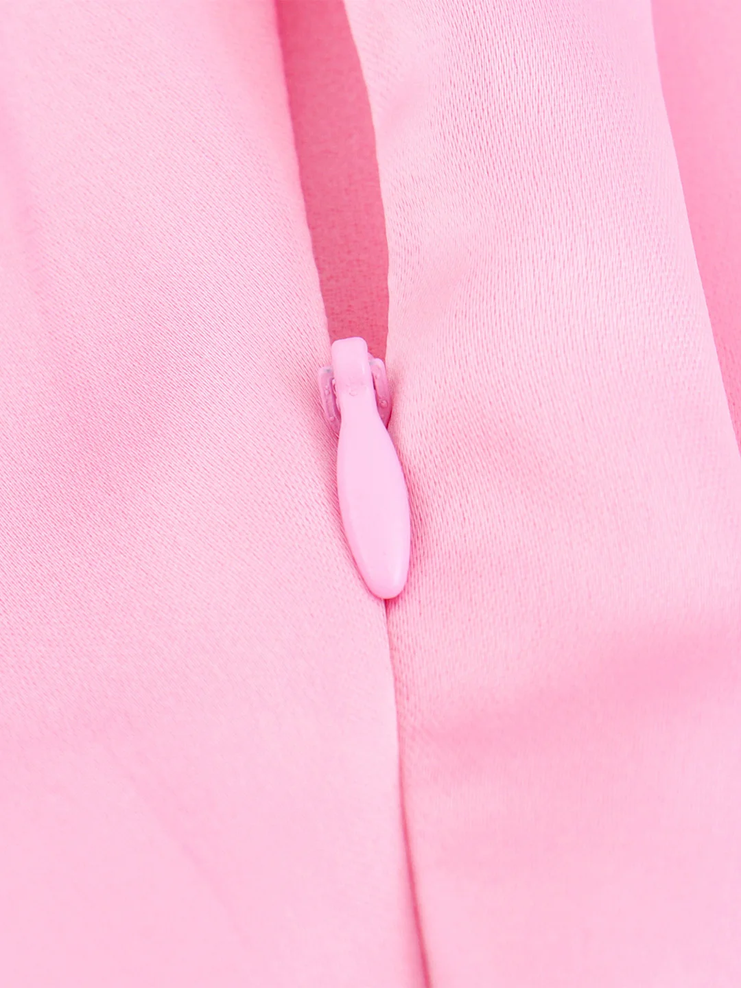 ピンクのサテンのミドル丈ドレス,フロントノット,ラウンドネック,ノースリーブ,エレガント,結婚式のゲスト,イブニングパーティー,夏