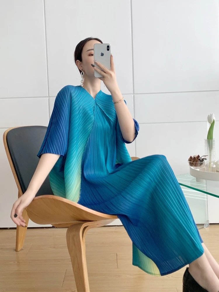 Miyake Pleated Bat Sleeve Dress 2023 Spring New High Fashion Women Gradient Blue V-neck Large Size Long Designer Style Clothing