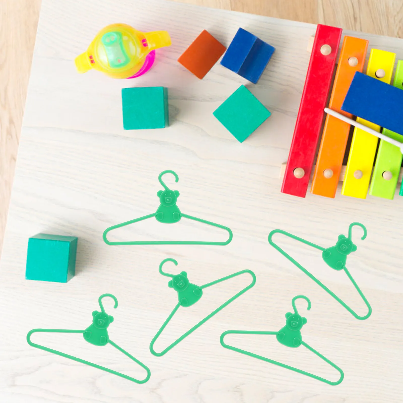 20pcs Mini Dollhouse Clothes Hangers – Compact Cartoon Design for Kids Learning & Mini Wardrobe Decor