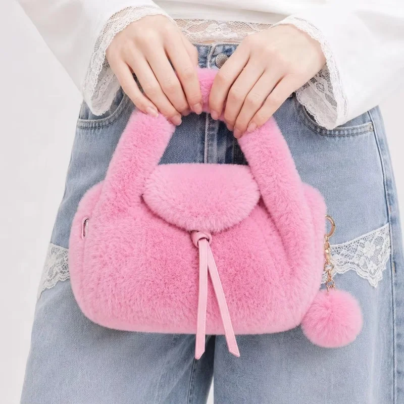 Luxury Bags Cute - 2026年秋冬、キュートで柔らかい素材のレディースハンドバッグ。高級感のあるフェイクファーのショルダーバッグ、ドーパミンカラーのクロスボディバッグ、小さめのトートバッグ。