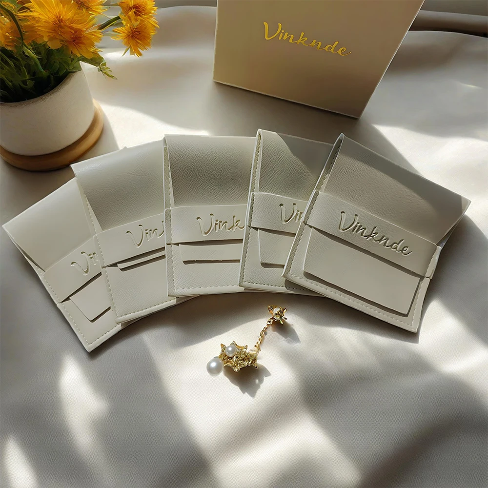 

Custom Logo Bulk Jewelry Bag Wedding Favors Gift Pouches Case PU Leather Envelope Flap Organizer Sack For Earrings Beads Rings