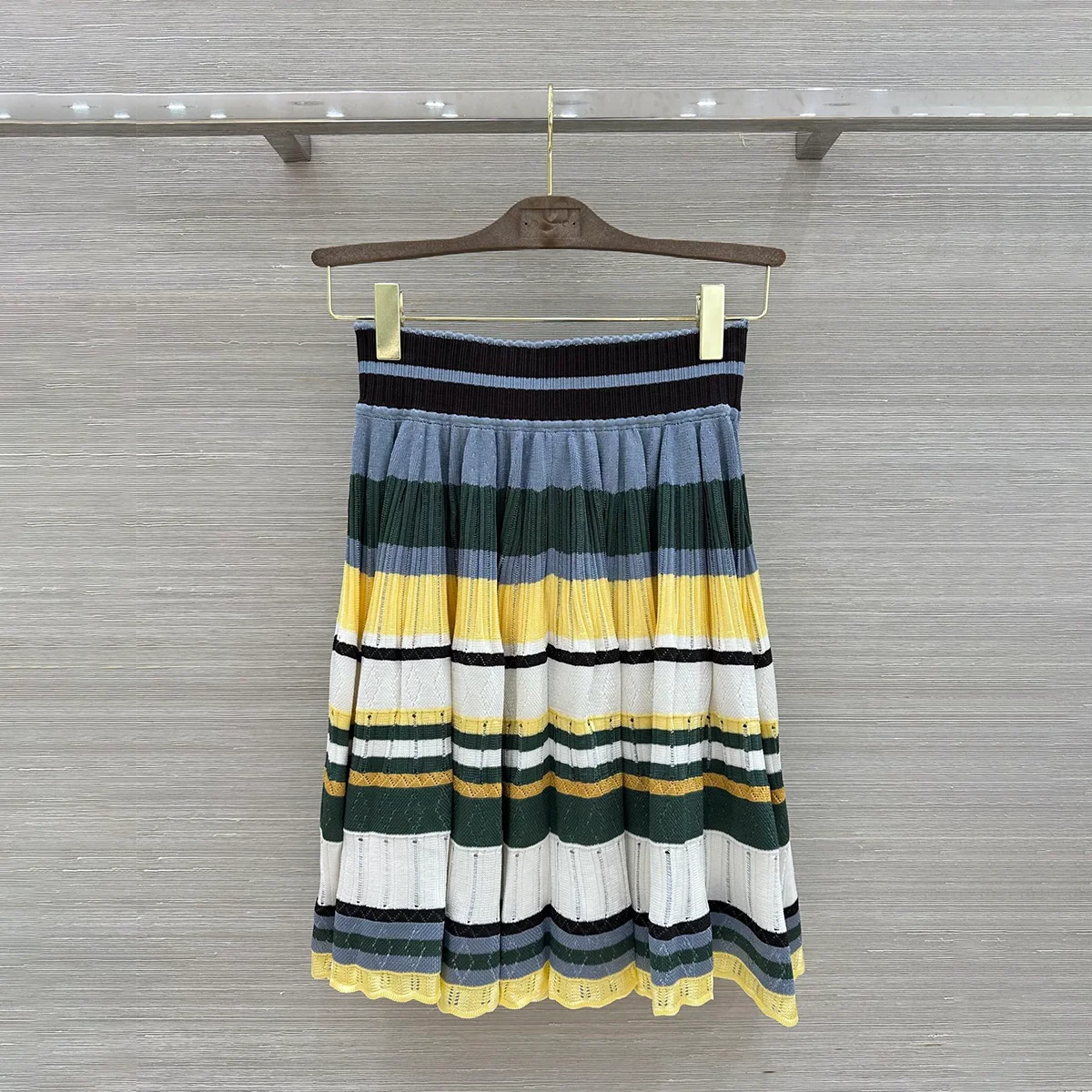 2026 High quality women's colorful striped knitted pleated skirt--hb807