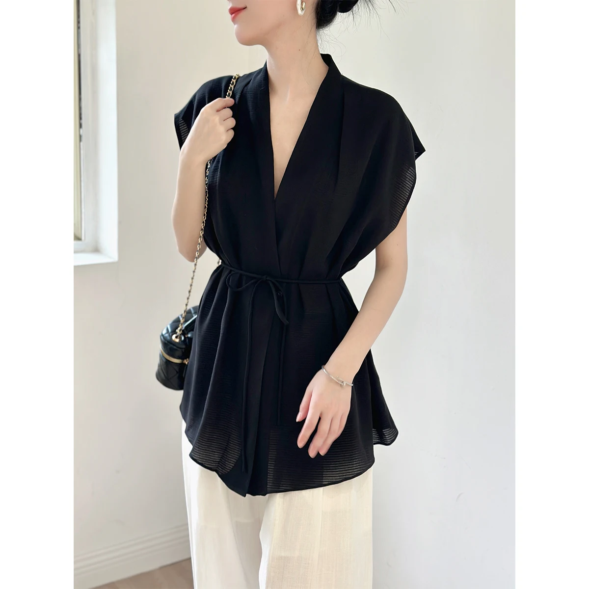 

Elegant Black Slimming V-Neck Acetate Texture Shirt Women's Fashion Spring New Style Button Tie Detail Office Workwear