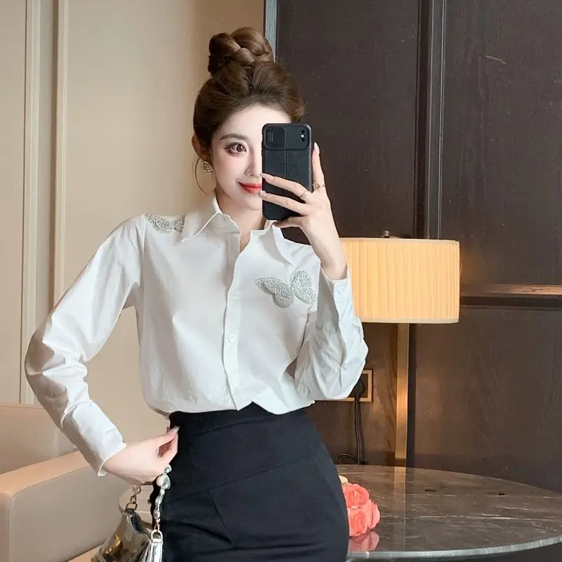 ربيع الخريف وصول جديد 3D مزين القوس بلوزة مع نمط أنيق للنساء