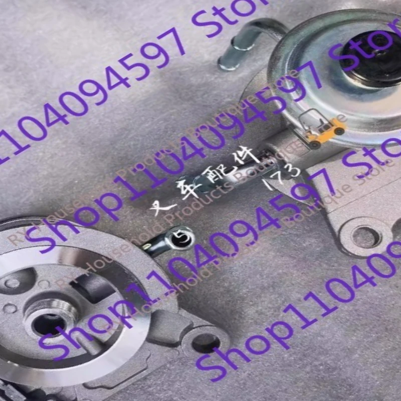 For Toyota Forklift Accessories Diesel Lattice Filter Element Base Hand Oil Pump 7F 8F 1DZ 2Z 23302-23440-71