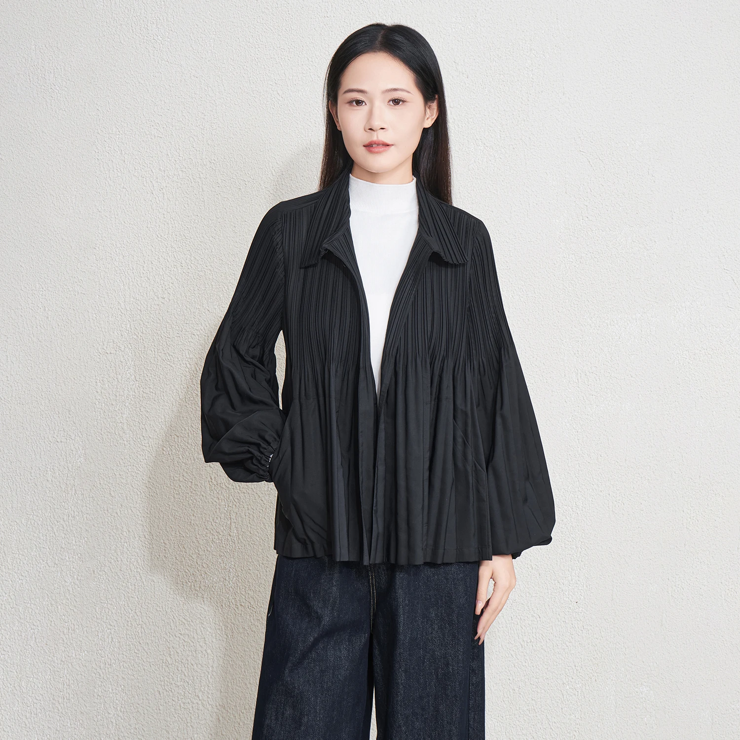 معطف نسائي جديد لخريف 2025 بأكمام واسعة ومطوي - بلوزة فضفاضة ذات ياقة ضيقة وأزرار سفلية متعددة الاستخدامات