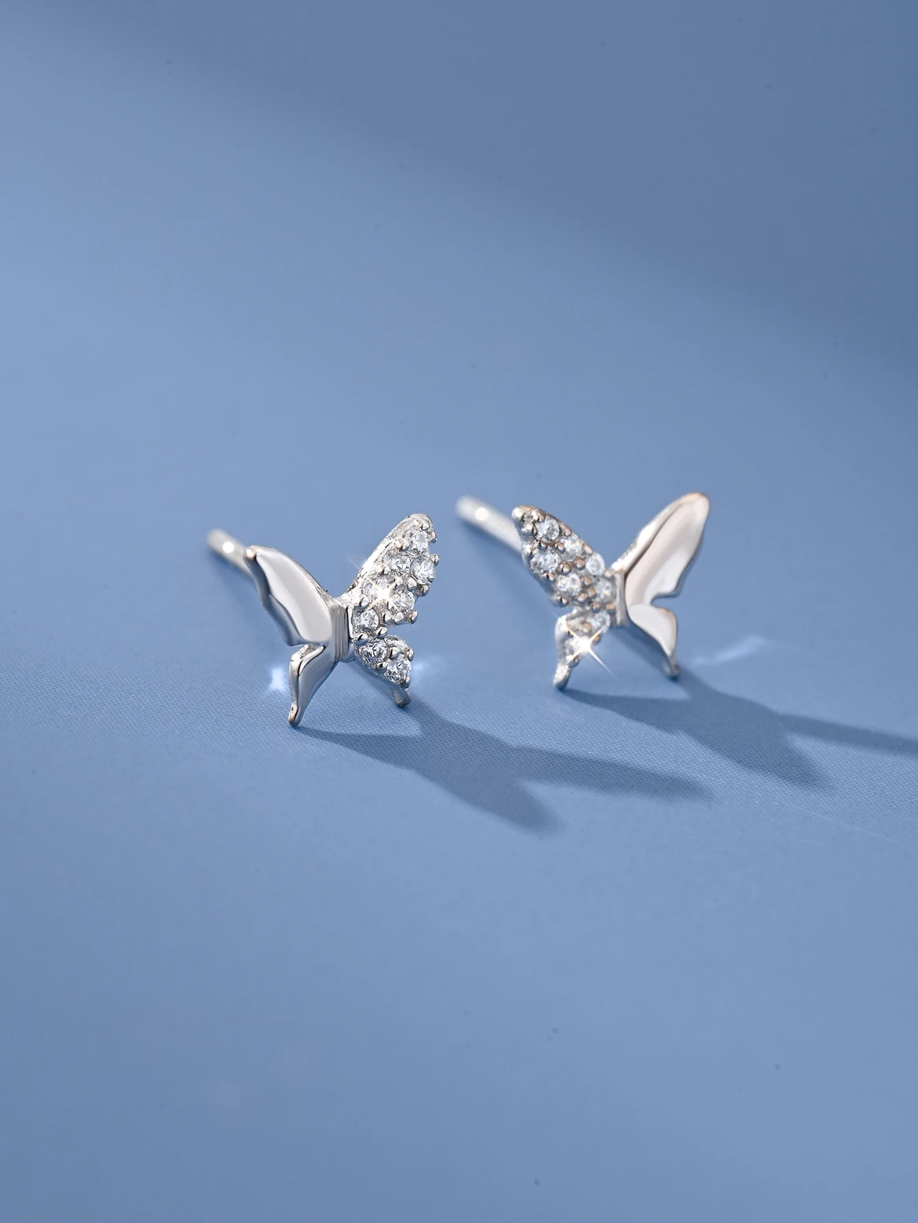 Gebrochene Diamantschleife, süße und niedliche Mini-Zirkon-Ohrringe aus 925er Sterlingsilber für Frauen, luxuriöser Schmuck, Urlaubs-Geburtstagsgeschenk