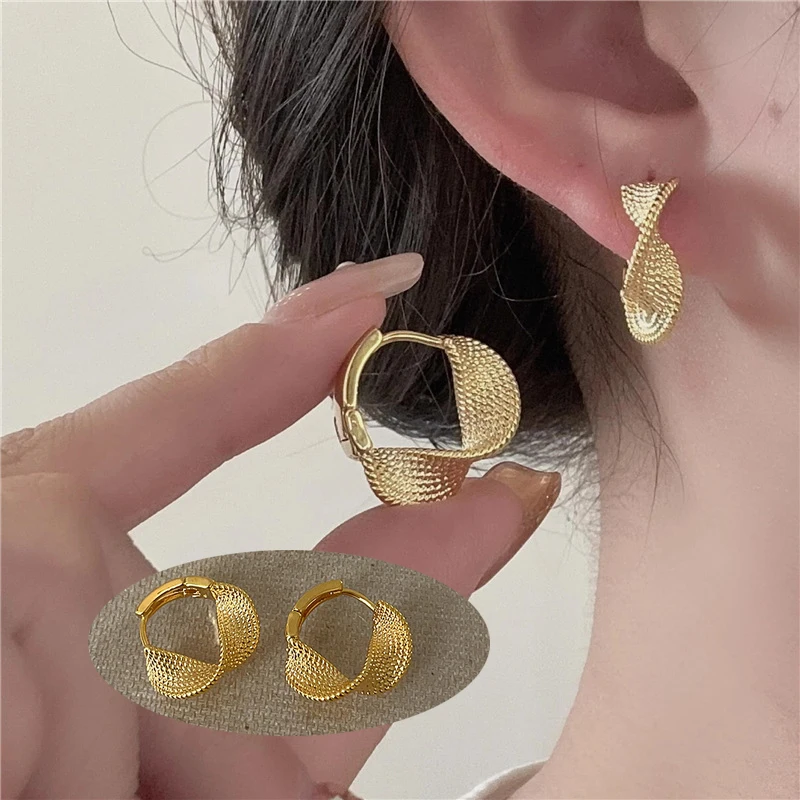 Vintage Simple Geometric Twisted Small Circle Hoop Earrings for Women Fashion Irregular Textured Earrings Aesthetic Jewelry Gift