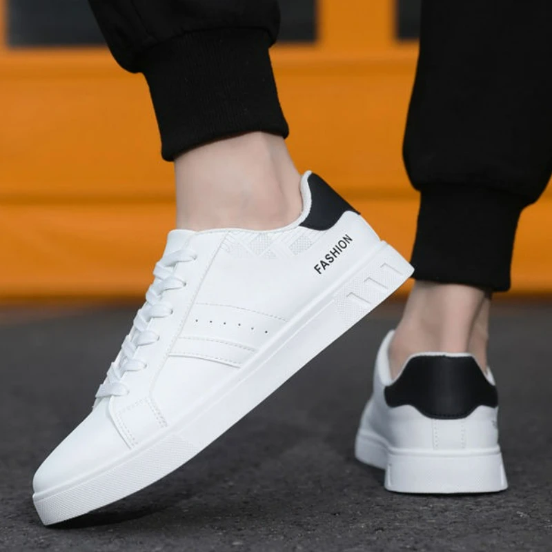 أحذية رجالية عادية بولي أحذية أحذية رياضية من الجلد كلاسيكية في الهواء الطلق تنفس حذاء مسطح منخفض أعلى الذكور المشي حذاء منصة حذاء رجالي أبيض