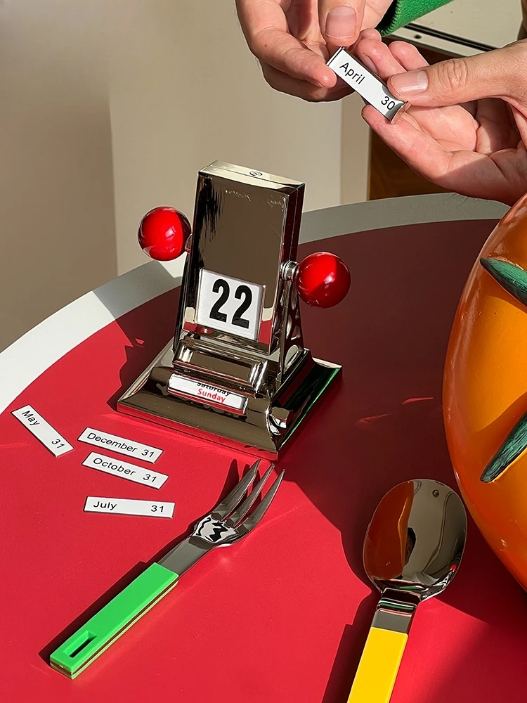 Sugar gourd calendar metal alloy flip mechanical desk calendar boys and girls gifts perpetual calendar decompression