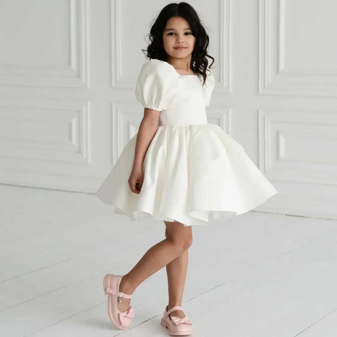 결혼식을위한 흰색 꽃 소녀 드레스 짧은 소매 무릎 길이 소녀 가운 사진 촬영 첫 성찬식 가운 맞춤형