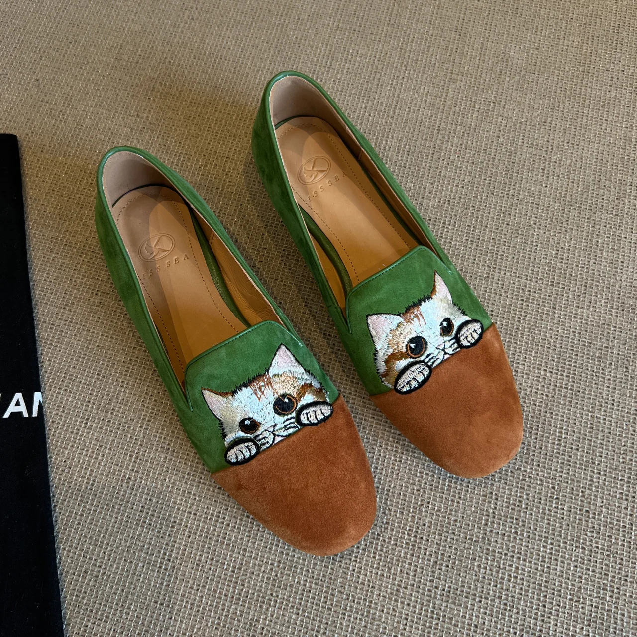 

Chinese Embroidered Cat Loafers Women Casual Walking Shoes Comfortable Flat Shoes Fashionable Height Increasing
