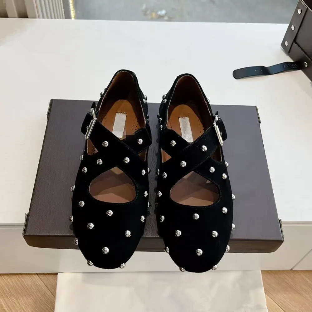 

Women's casual leather shallow mouth flat bottom Mary Jane shoes retro comfortable buckle with rivets single shoe