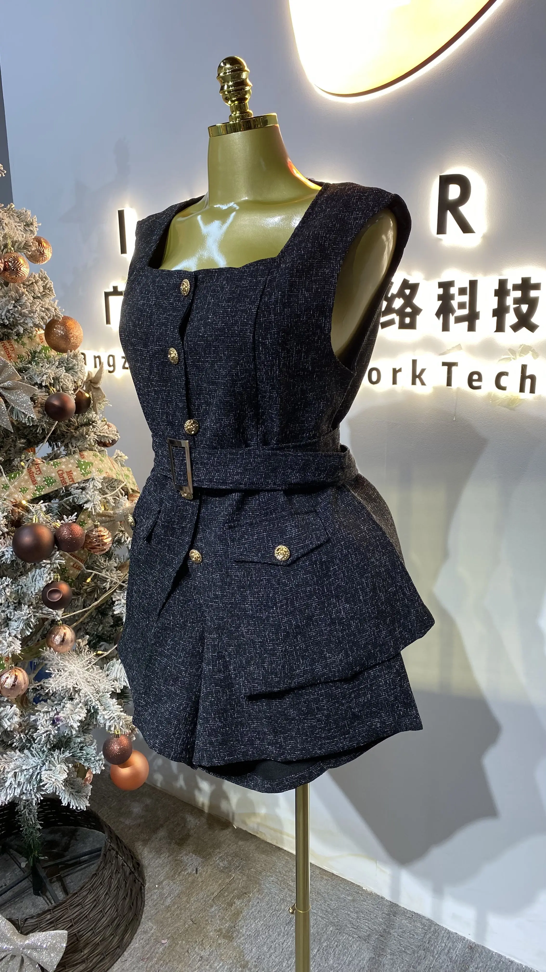 2025 Spring New Arrival: Retro-Style Sleeveless Vest with Simple Belt, Stylish and Comfortable for Commuters-GZXX352