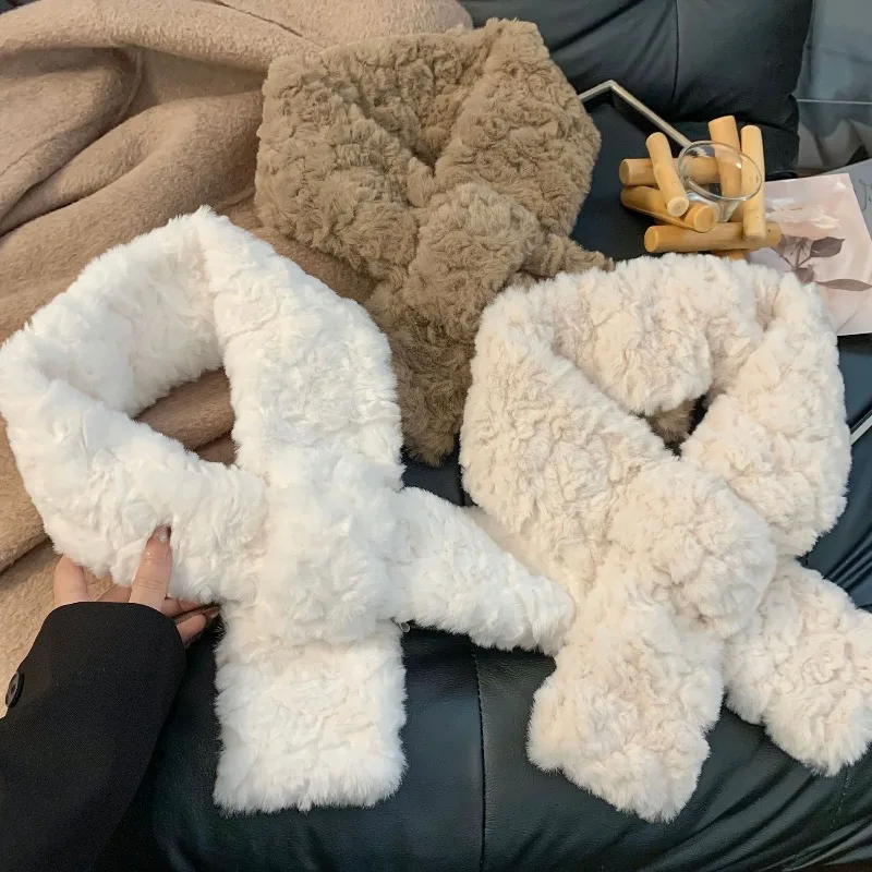 2025秋冬韓国風スカーフ：厚手フェイクラビットファーネックウォーマー—暖かさと雰囲気を演出する、快適で多用途なクロスラップ！