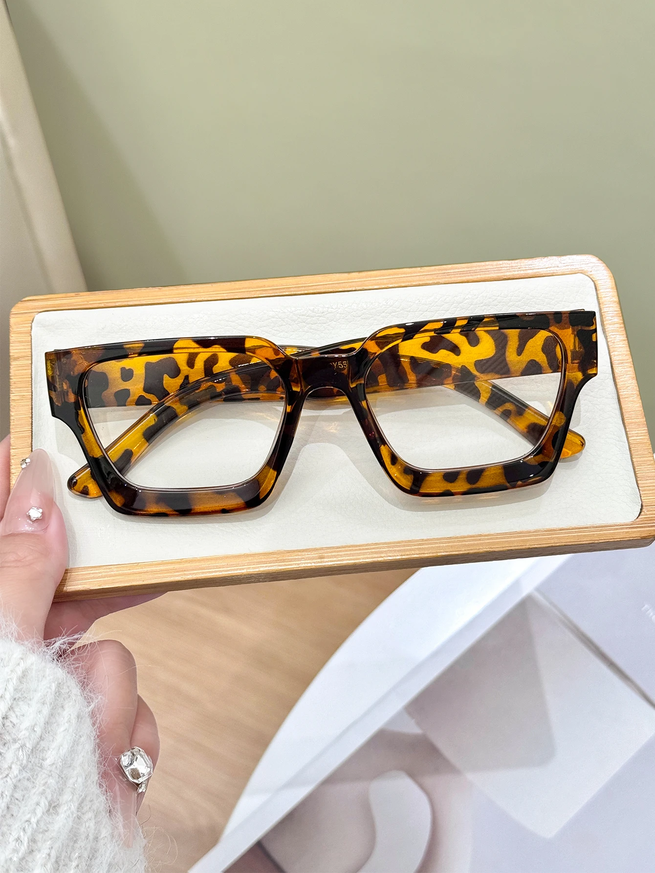 1Pc Y2K Millennium-Style Leopard Print Fashion Glasses, Retro Thick Frame Design to Enhance Facial Features, Trendy and Versatil