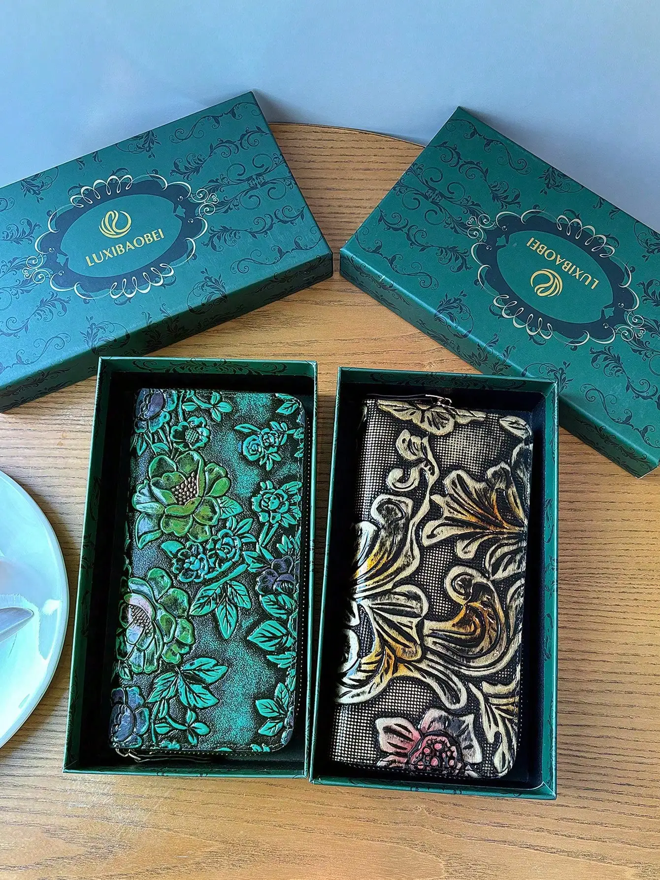 High-End-Retro-geschnitzte lange Damen-Geldbörse, modische, elegante Lederschnitzerei, Blumen-Geldbörse, Clutch-Tasche, kann Handy-Multi-Karte setzen