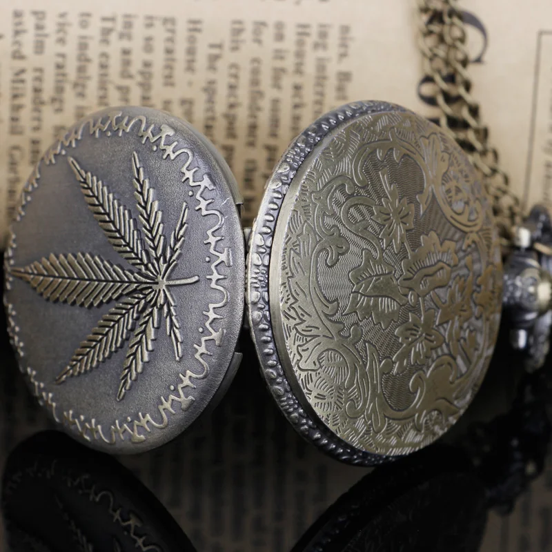 أفضل الهدايا خمر البرونزية ساعة الجيب الكوارتز تصميم مابل ليف قلادة قلادة ساعة الجيب على مدار الساعة للرجال والنساء