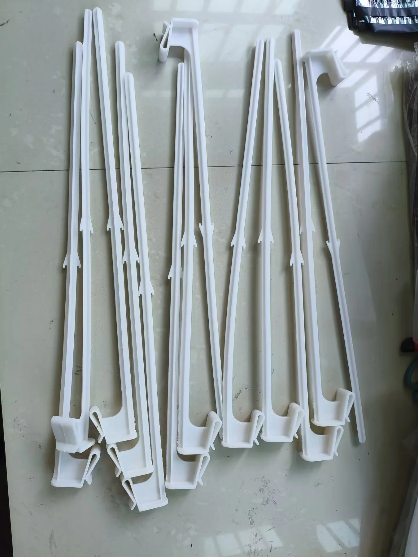 Aerxemrbrae  43cm Clip-on Plastic Flagpole Polyester Flag Truck Window Car Flag Pole
