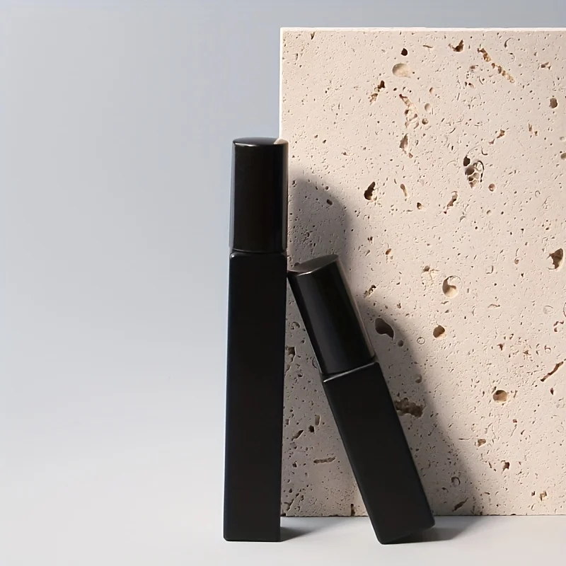 30 Stück Mattschwarze/Weiße Glas-Parfüm-Sprühflaschen, Nachfüllbare Taschen-Reise-Zerstäuber für Alkohol und Flüssigkosmetik – Detail 9