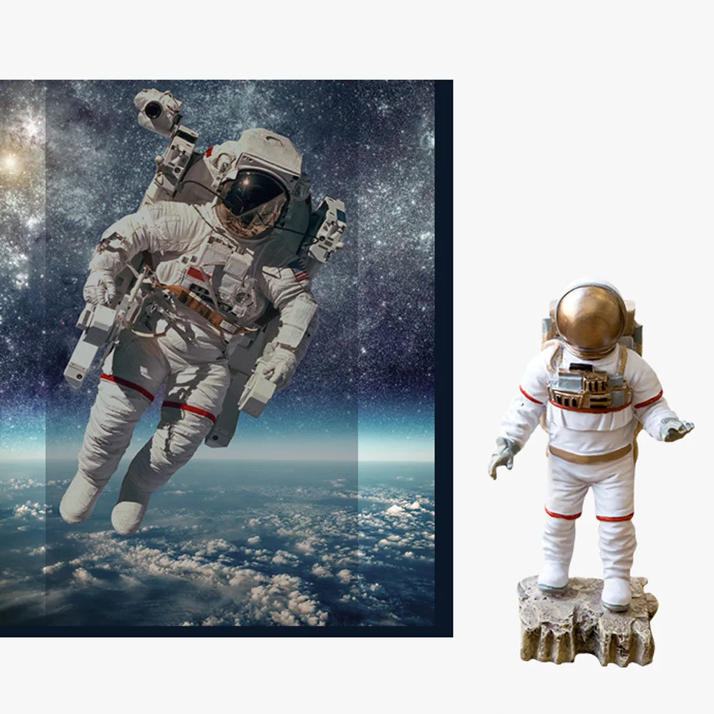 

Resin Spaceman Adornment Astronaut Desktop Decor for Room Wine Cabinet Creative Space Ornament Home Office Decoration