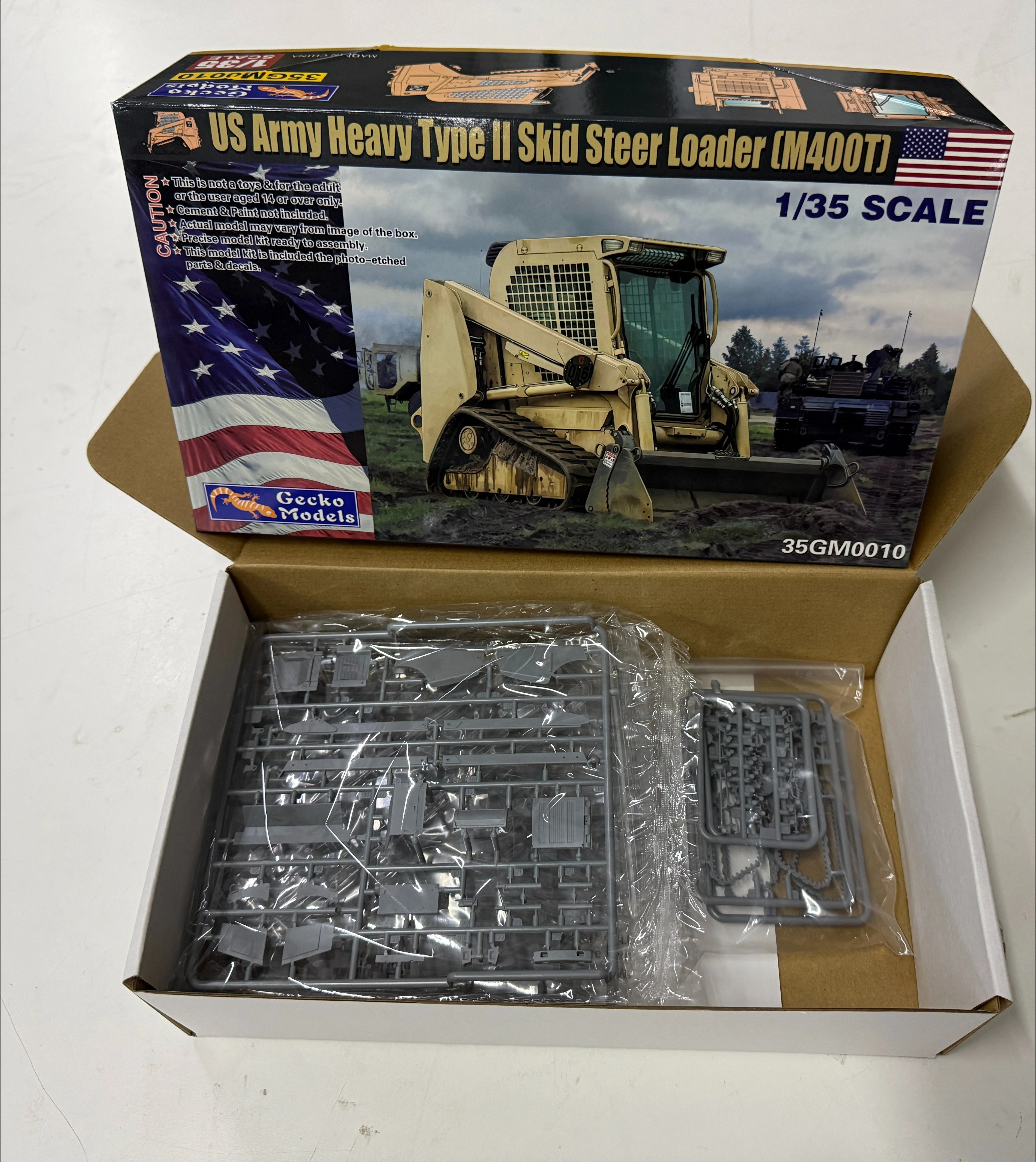 

1/35 Gecko model 35GM0010 US Army Type II Heavy Skid Loader (M400T) Plastic Scale Model Kit