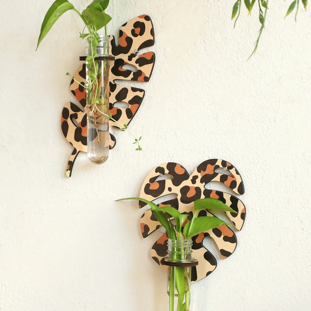 

New Leopard Print Leaf Shaped Wooden Hollow Green Plant Shelf Storage Simple Home Wall Decoration Pendant