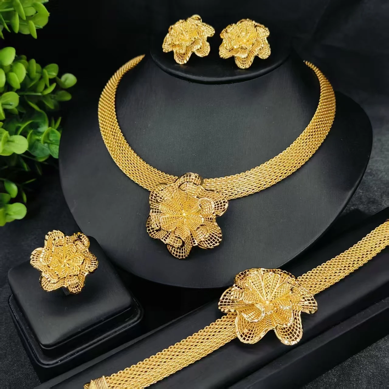 

Italian Dubai Gold Plated Romantic Flowers Necklace Earrings Bracelet Ring African Bridal Wedding Party Jewelry Set