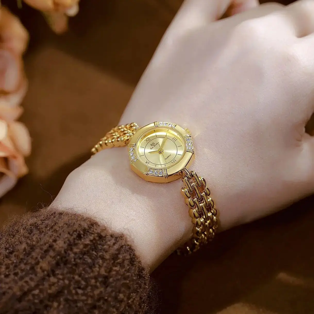 Light Luxury Retro Style Women's Watches Gold Roman Numeral Watch For Woman Octagonal Diamonds Dial Quartz Ladies Wristwatch