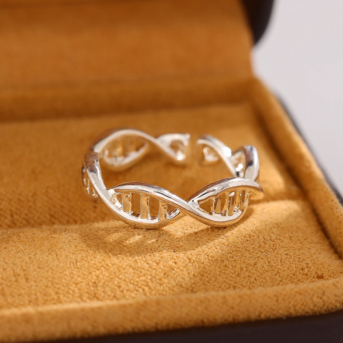 Creative 925 Sterling Silver Twist Geometry Hollow Ring