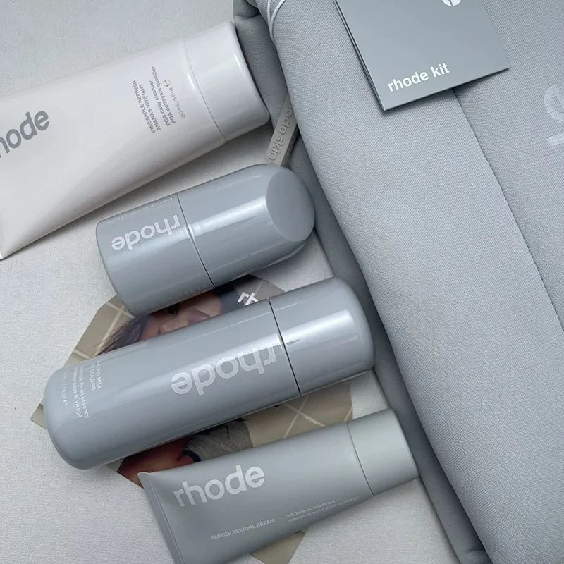 ลิปกลอสแฟชั่น แบรนด์เครื่องสำอาง กระเป๋าเครื่องสำอาง โฟมล้างหน้าสูตรอ่อนโยน ติดทนนาน ฟื้นฟูผิวหน้า ดินสอเขียนขอบปาก 11 สี