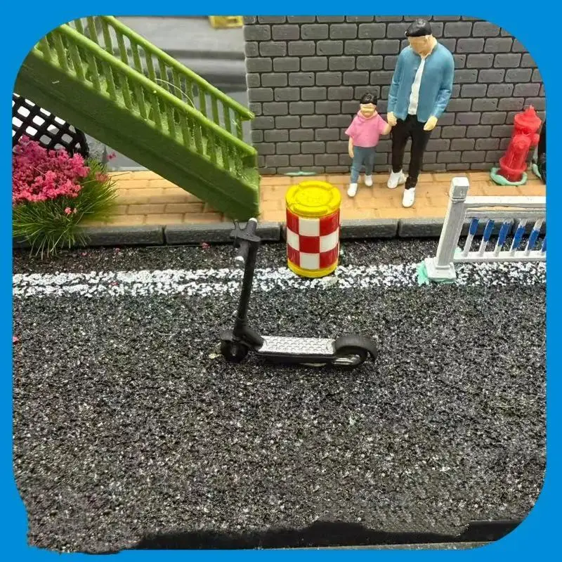 1:64 Scale Collectible Mini Scooter Model High Detail Diorama Prop for Micro Scene Building Desktop Decor Gift for Hobbyist