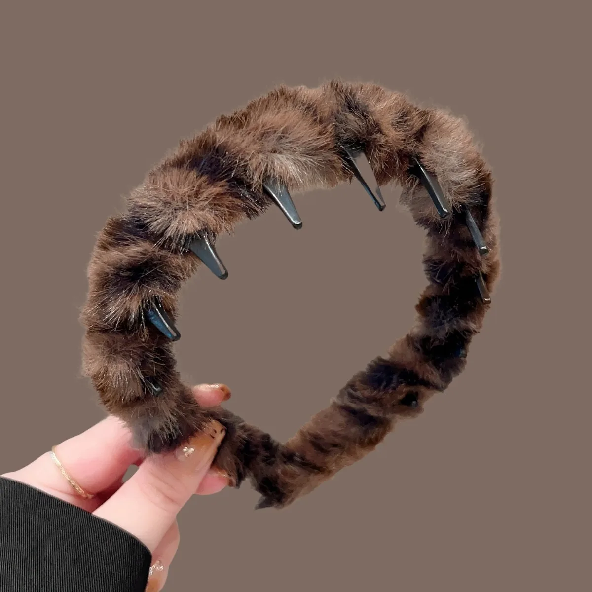 Fascia per capelli alta calva in peluche con stampa leopardata di lusso esagerata, elegante, comoda da usare con un fermaglio per capelli antiscivolo dentato