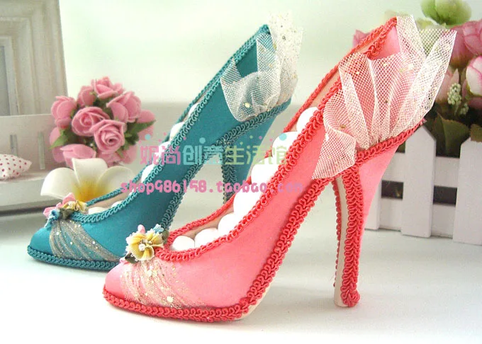 [she is] a bulk wholesale high heels ring earrings stud earrings jewelry display shelf decoration is the wizard of oz D11