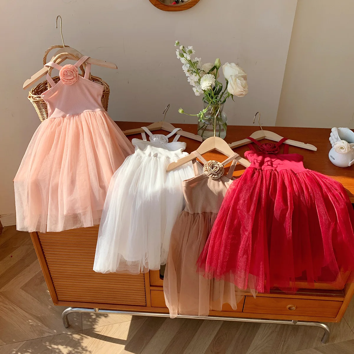 

Three Dimensional Rose Fluffy Tulle Skirt for Children Elegant Kid Girl Charming Knit and Tulle Dress Cross Straps Adorned
