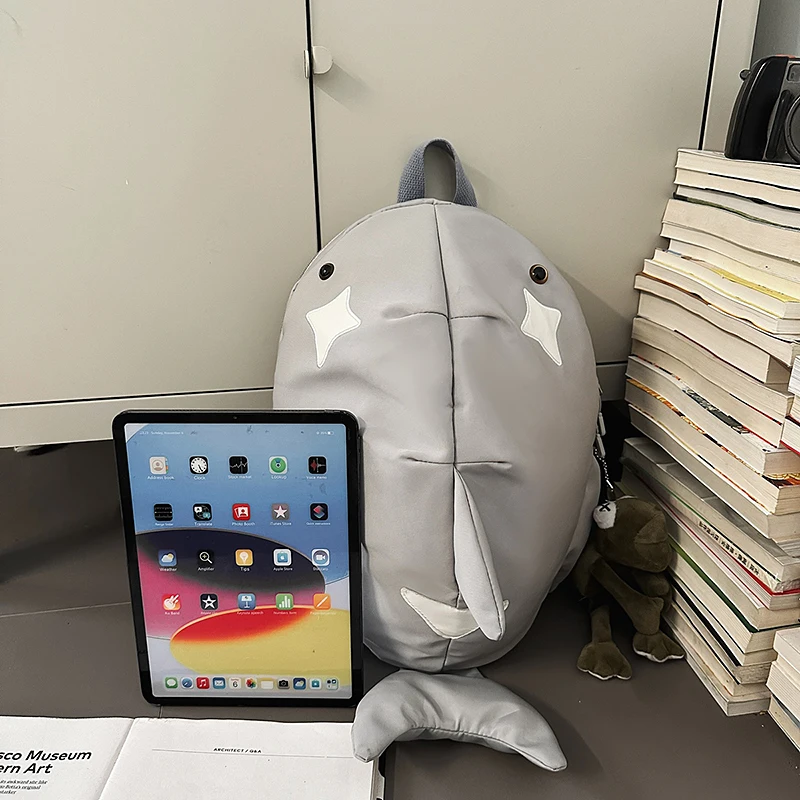 حقائب ظهر Y2K لطيفة على شكل قرش الحوت قابلة للتخصيص، حقيبة سفر كبيرة متينة من النايلون للجنسين في الهواء الطلق، حقيبة ظهر كرتونية مضحكة #3