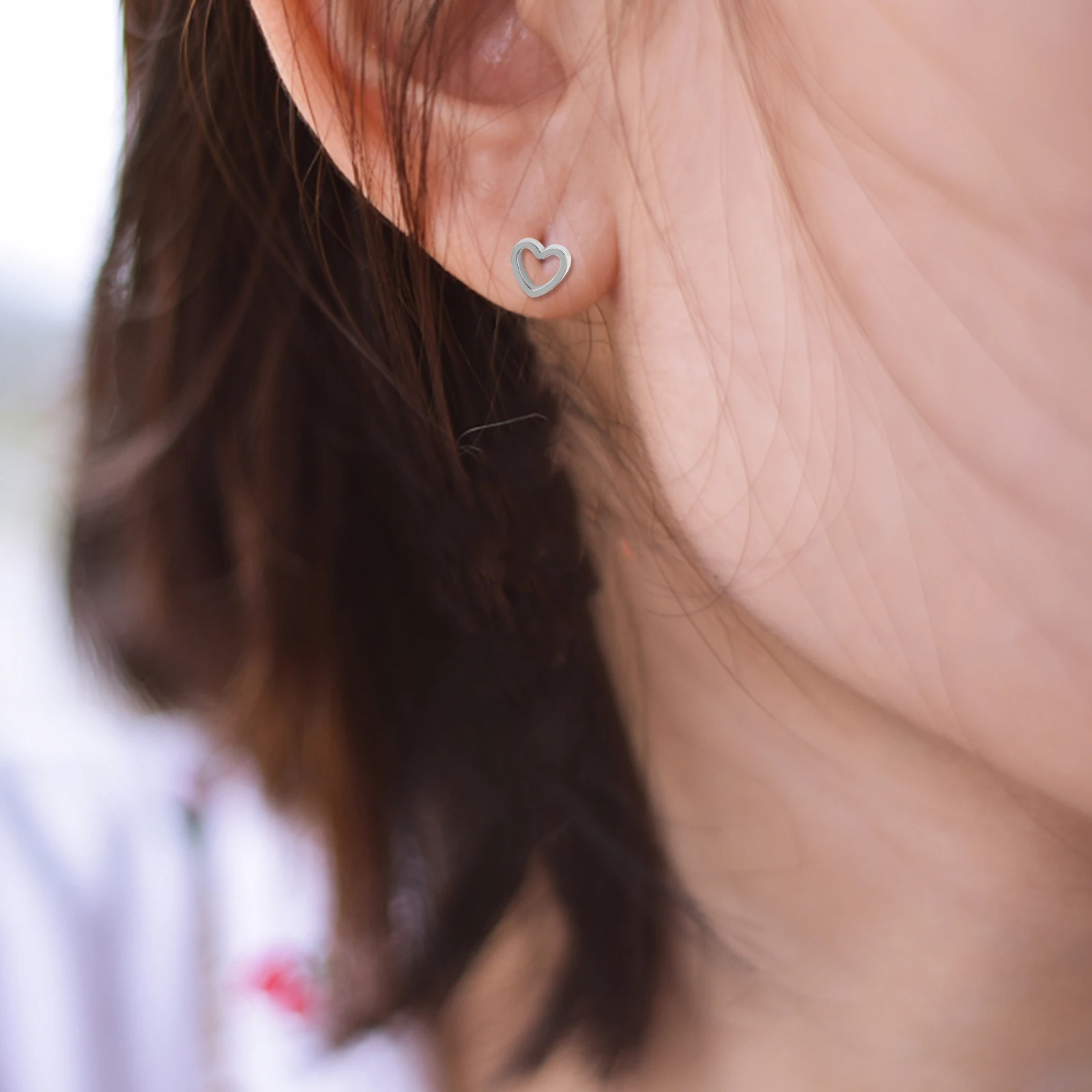 

8Pcs Stainless Steel Geometric Stud Earrings Heart Post Earrings for Women Minimalist Lightweight Fashion Jewelry Gift